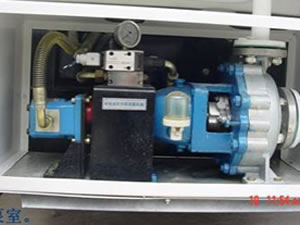 The vacuum pump suction the air from the sewage tank to produce negative pressure on it so as to achieve the effect of vacuum suction